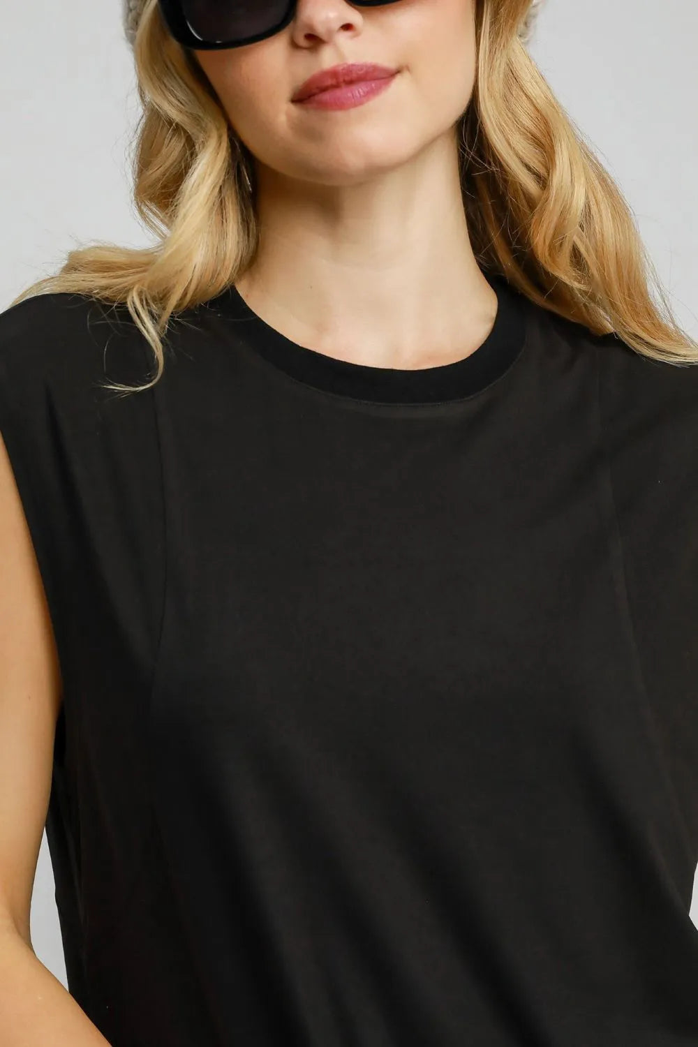 Round Neck Sleeveless High-Low Curved Hemline Mini Dress - Black - product view 5