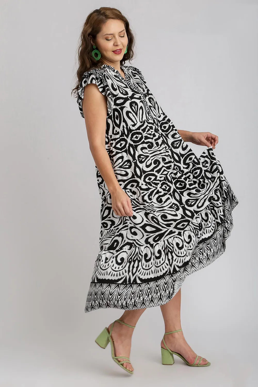 Full Size Two Tone Border Print Ruffle Cap Sleeve Midi Dress Plus Size - Black - product view 7