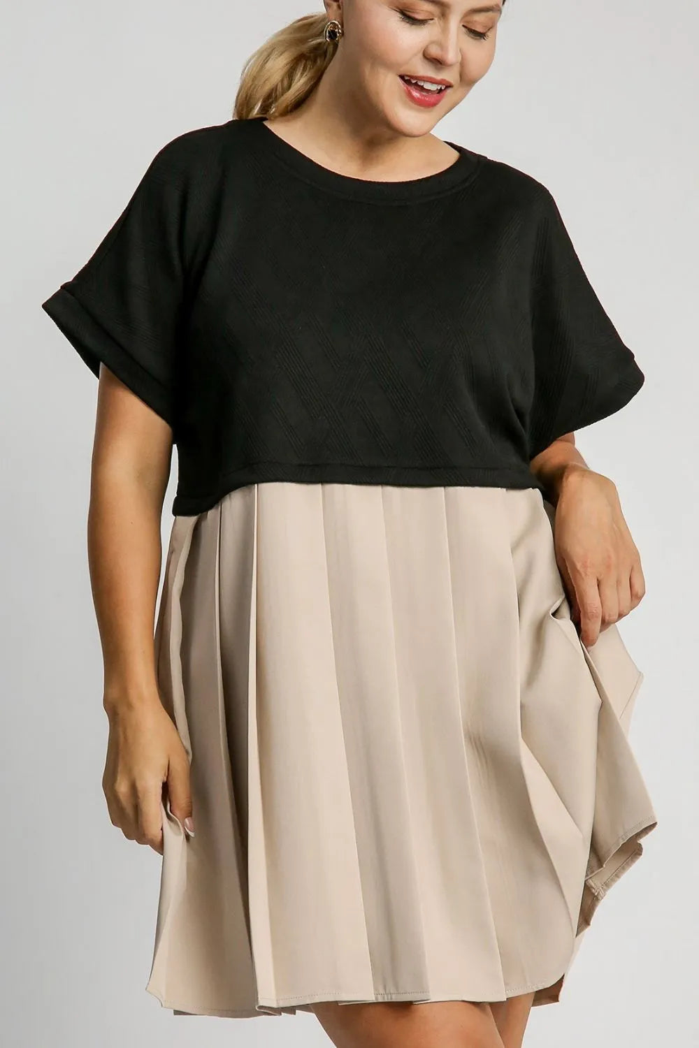 Full Size Round Neck Pleated Dress with Side Pockets Plus Size in Black - product view 4